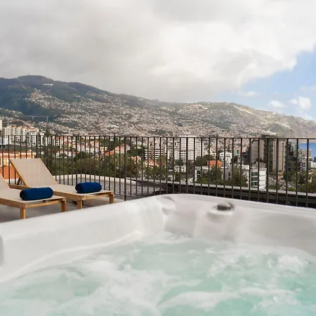 Boat By Madeira * Φουνκάλ